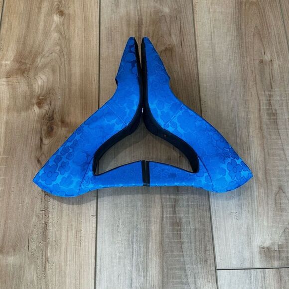 NWT Gianni Bini Blue Satin Embossed Floral Heels-Stiletto Closed Toe Size 8 1/2 - Picture 6 of 15